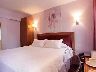 Petit Madeleine Hotel 3*