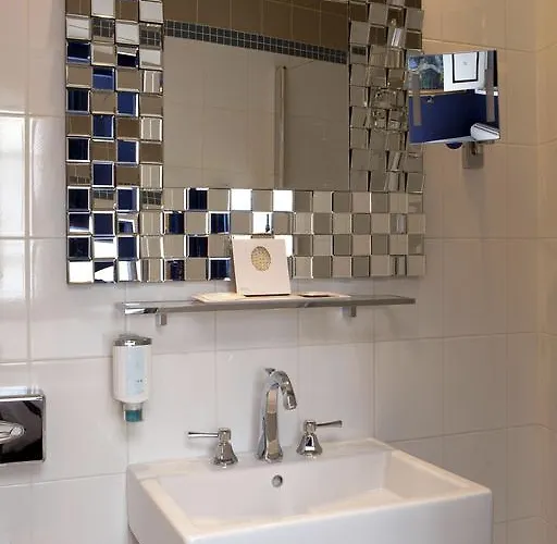 小马德琳酒店 3* 巴黎